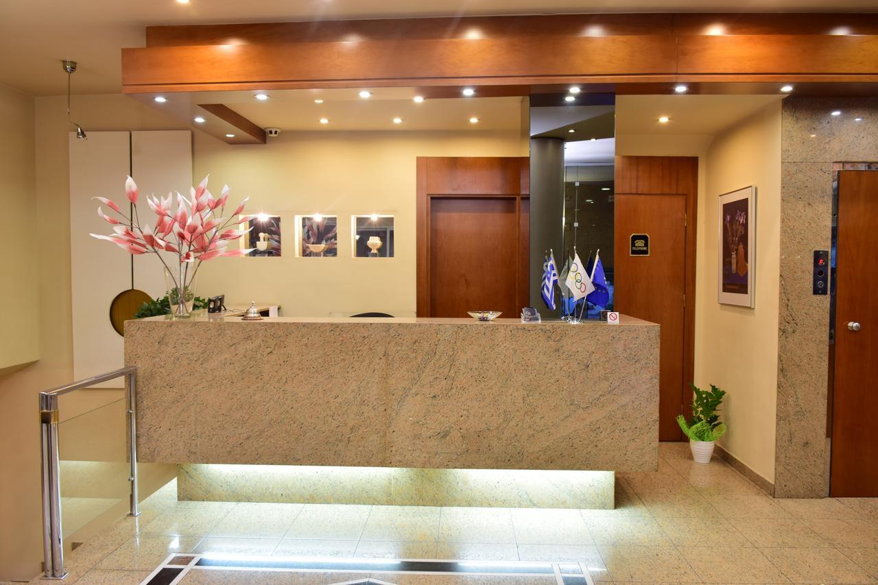 Hotel Galaxias アグリニオ エクステリア 写真