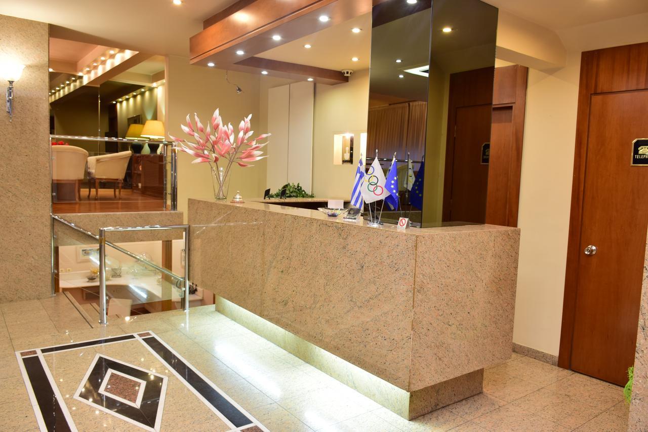 Hotel Galaxias アグリニオ エクステリア 写真